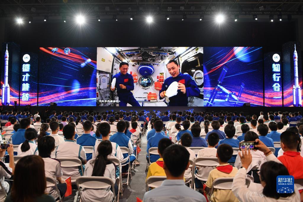 辉皇娱乐